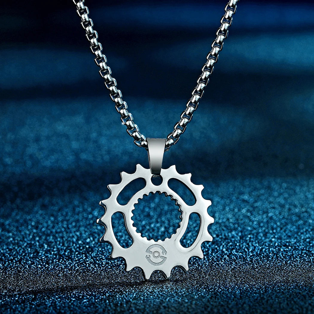 CHENGXUN Gear Biker Motorcycle Guy Pendant Necklace for Men Women